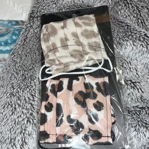 BRAND NEW kitsch face masks 2 pack